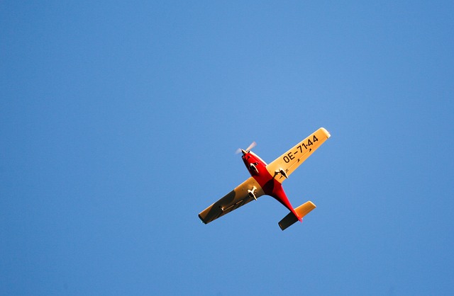 Avion sous le soleil